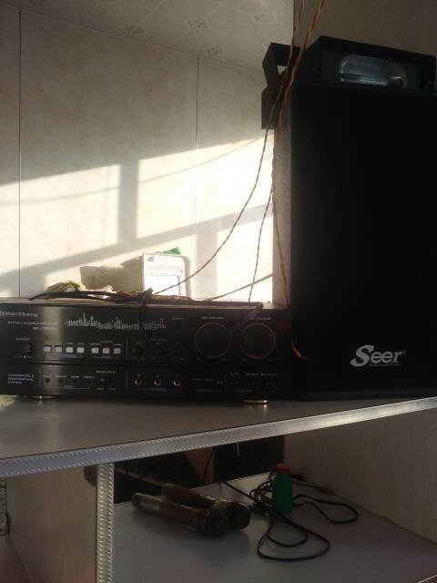 点歌机一体机能接投影仪么 能唱ktv么